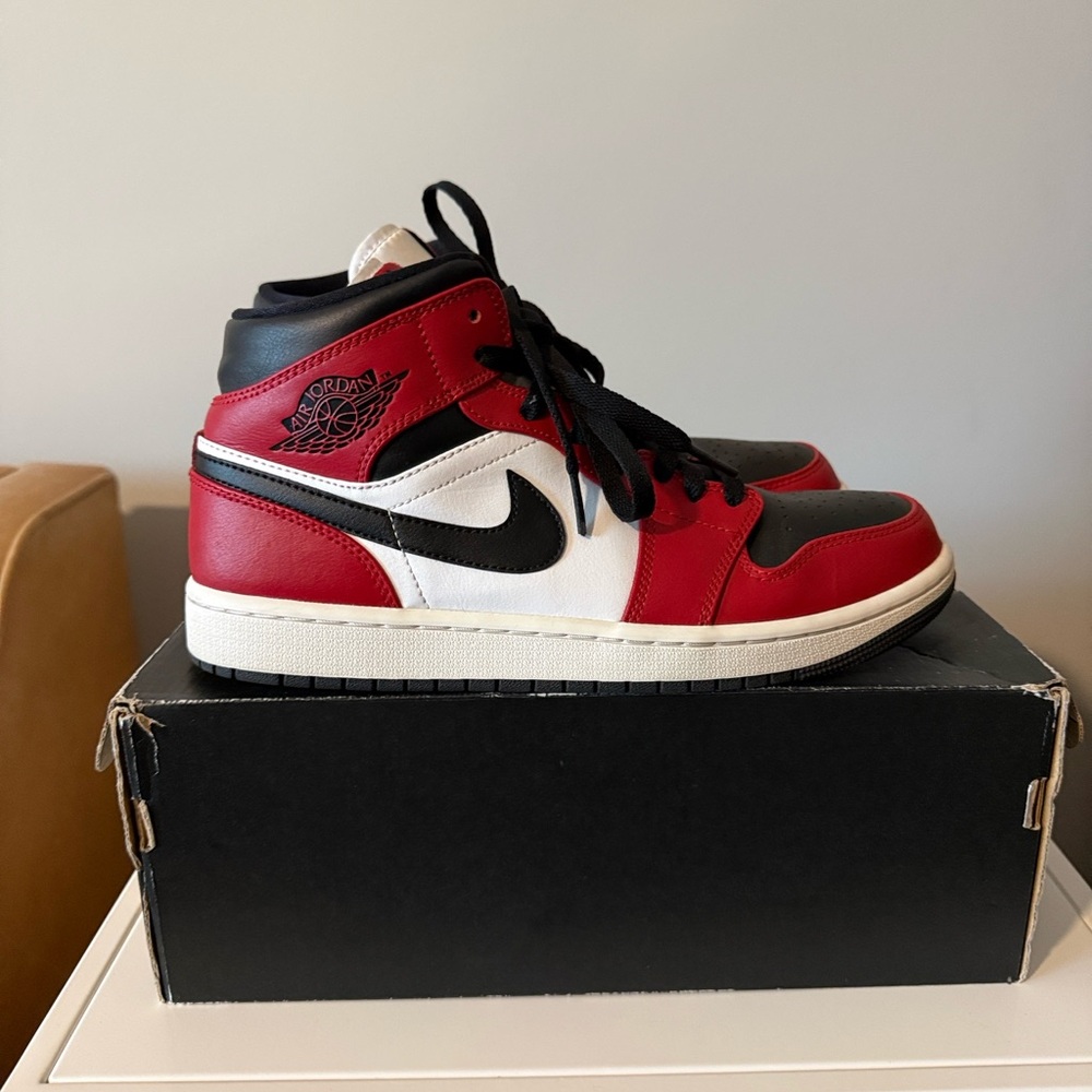 Jordan 1 Mid Chicago Toe